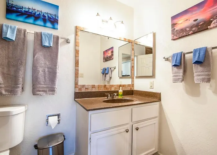 44b Modern 1bd 1ba Heated Pool Holiday home