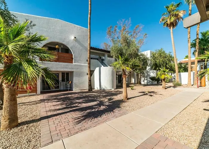 Holiday home 44b Modern 1bd 1ba Heated Pool *