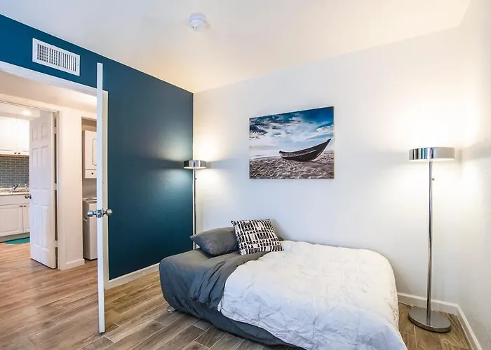 44b Modern 1bd 1ba Heated Pool *