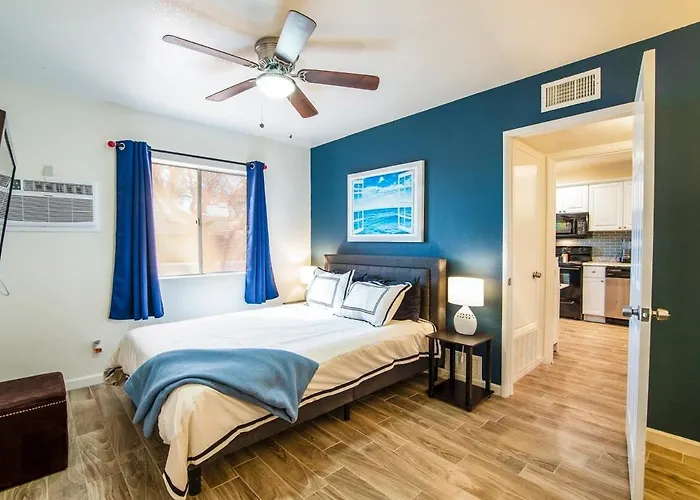 Holiday home 44b Modern 1bd 1ba Heated Pool