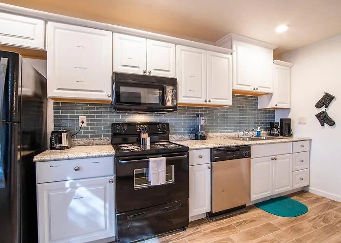 44b Modern 1bd 1ba Heated Pool Holiday home
