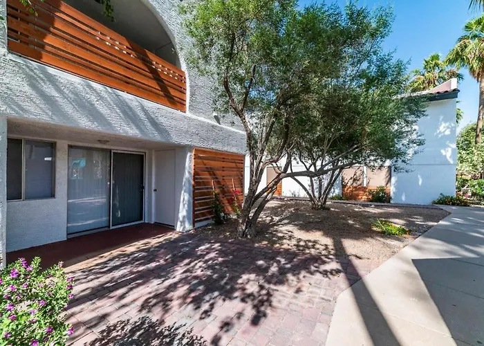 44b Modern 1bd 1ba Heated Pool Holiday home *