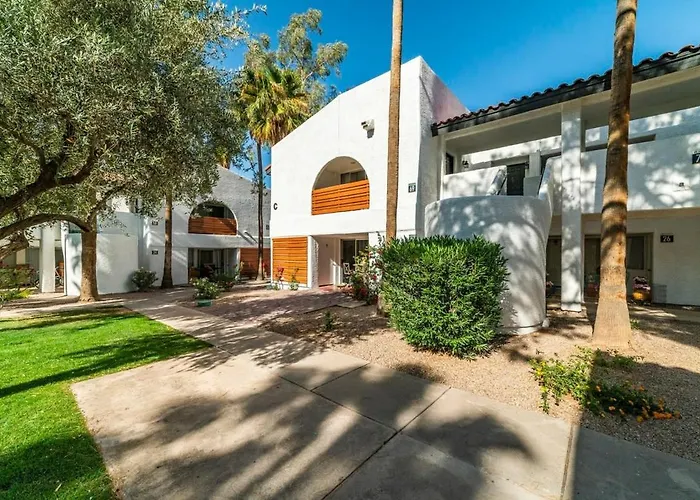 44b Modern 1bd 1ba Heated Pool
