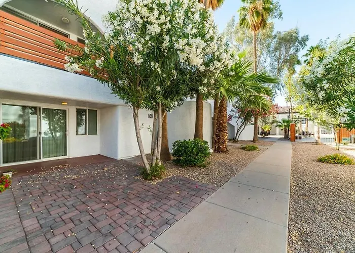 Holiday home 44b Modern 1bd 1ba Heated Pool *