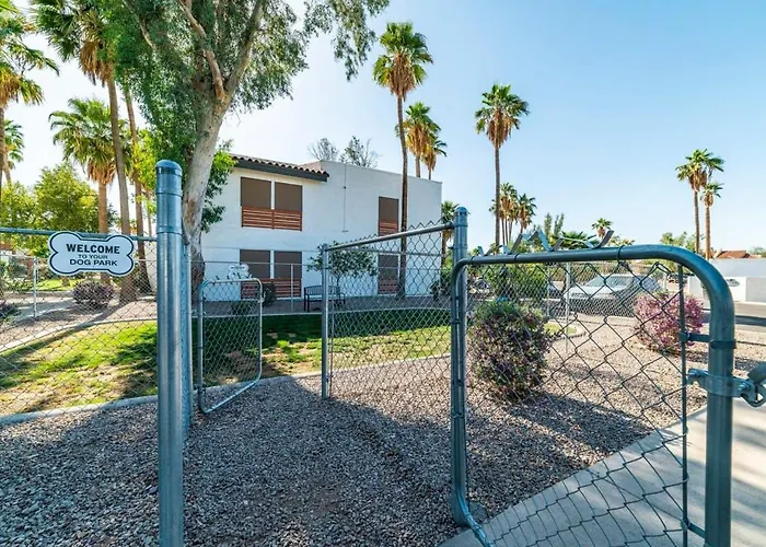 44b Modern 1bd 1ba Heated Pool Holiday home *